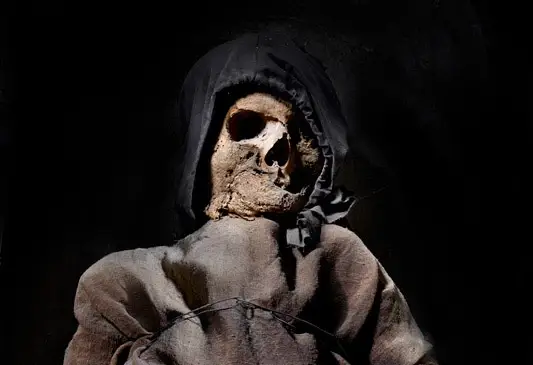 Die Mumie von Frate Silvestro da Gubbio, dem ersten Mönch, der in der Kapuzinergruft ausgestellt wurde